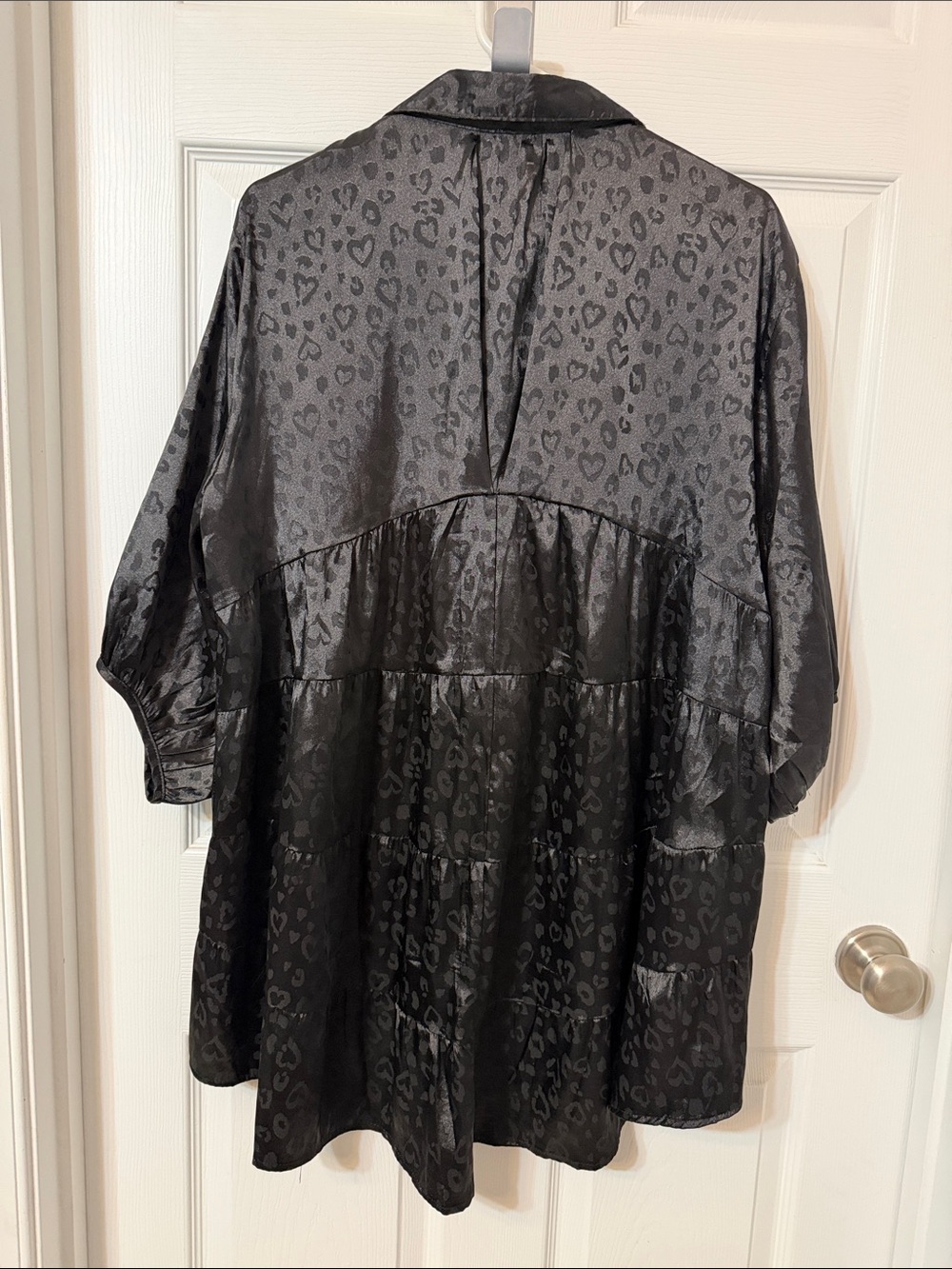 Umgee Black Satin Leopard-Jacquard Button-Front Tunic Trench - Picture 7 of 7